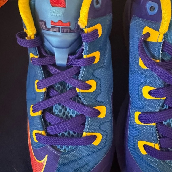 Nike Air Max XI Low GS Superman Blue, Red, Yellow; 2014 Size 6 Youth Womens 7.5 - Picture 2 of 16